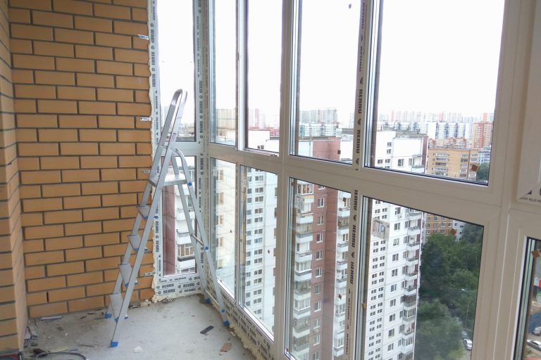 Утепление балкона с фасадным остеклением